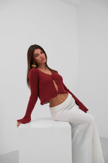 Cardigan burgundy me detaje të grisura me mëngë spanjolle