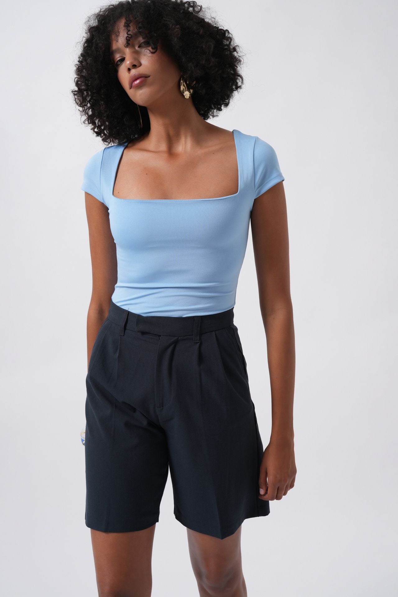 pencere-detay-mini-dekolte-bebe-mavi-bluz-92836