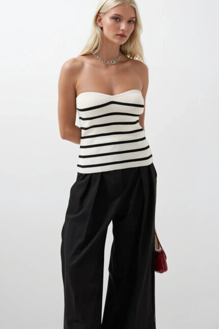 Bluzë e zezë e bardhë me teksturë pa rripa