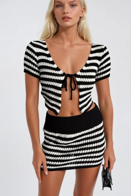 Çizgili Bağlama Detay Bluz Bel Katlamalı Etek İkili Siyah Triko Takım