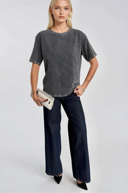 Yıkama Efektli Kuşgözü Detay Siyah Tişört