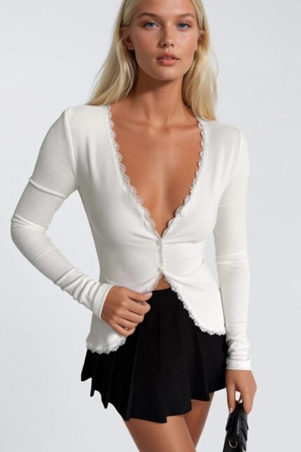 Dantel Detay Düğmeli Beyaz Fitilli Bluz